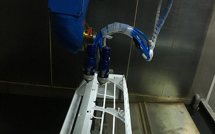 Robot spraying air conditioner shell